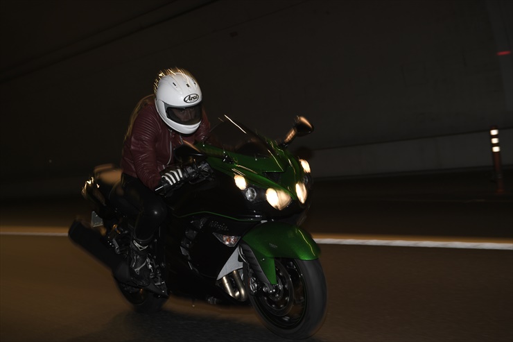 Kawasaki Ninja ZX-14R試乗 『古典落語の安心感』 | WEB Mr.BIKE