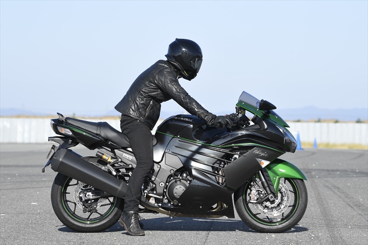 Kawasaki Ninja ZX-14R試乗 『古典落語の安心感』 | WEB Mr.BIKE