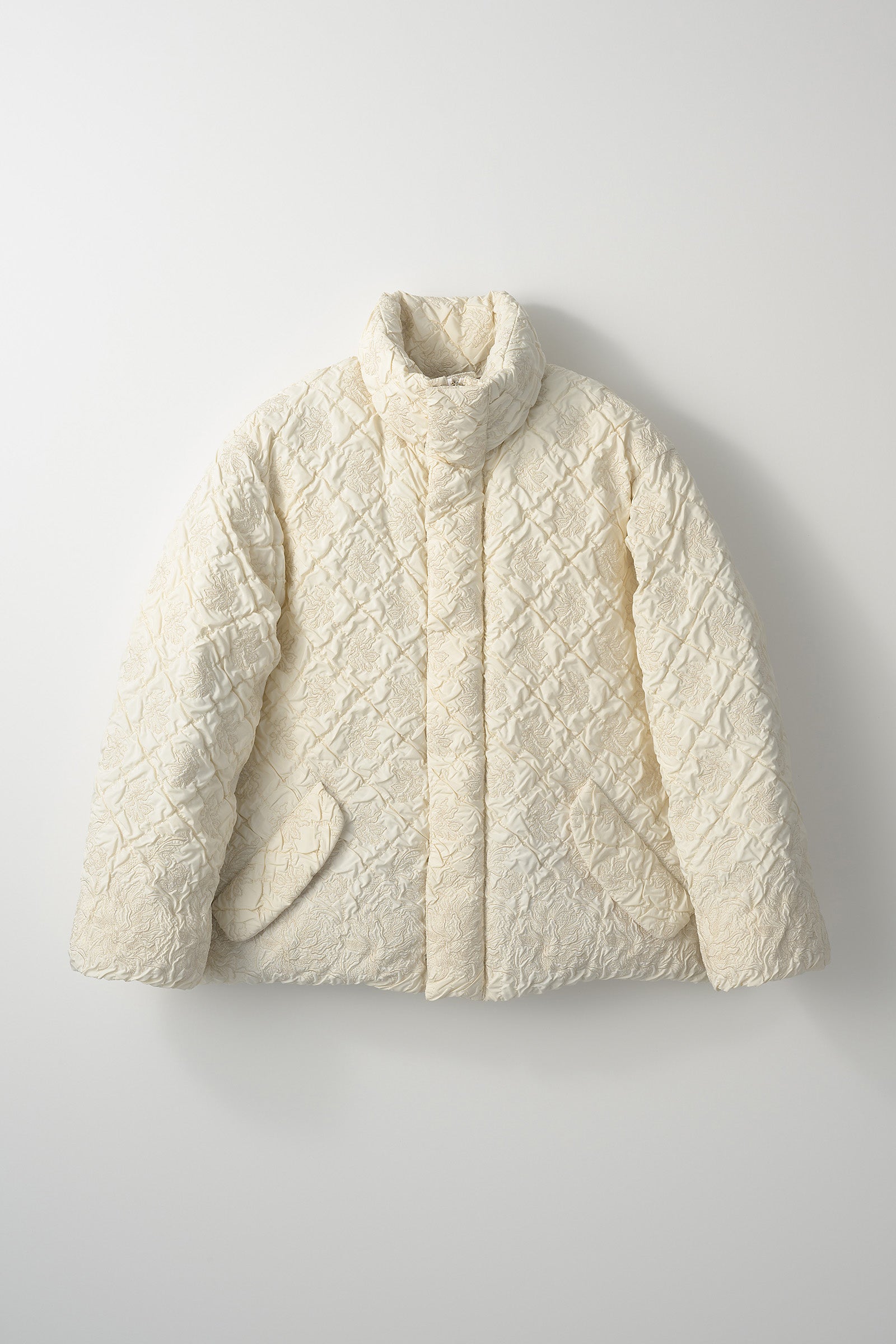 Dahlia shrinking embroidery down jacket (Ivory) - ダウンジャケット