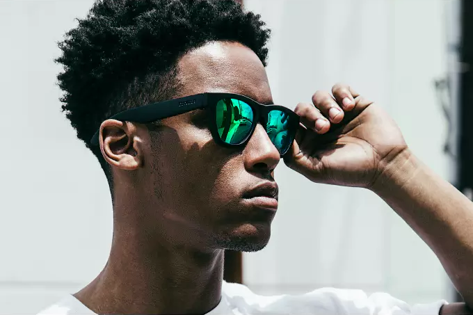 骨伝導ヘッドフォンが内蔵された2in1サングラス「ZUNGLE