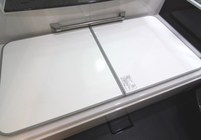 浴室】スマートバス浴槽のふた、取っ手「あり」と「なし」で保温性能は