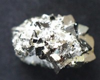 福井県美山町赤谷鉱山の自然砒