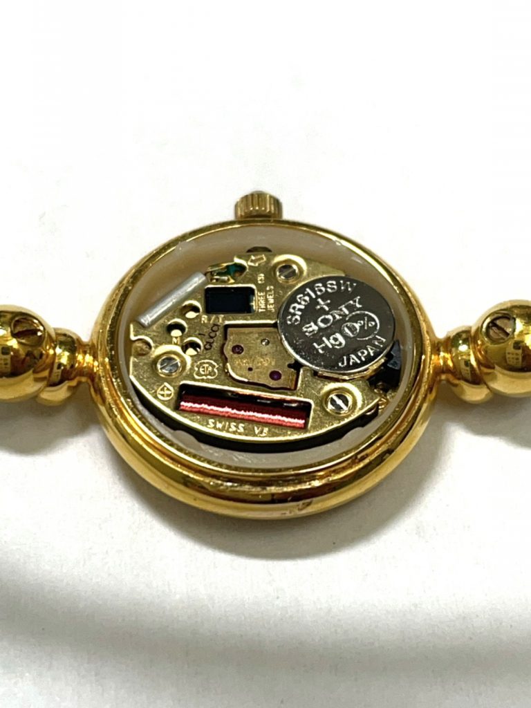 GUCCI グッチ 2700L バングルウォッチの電池交換