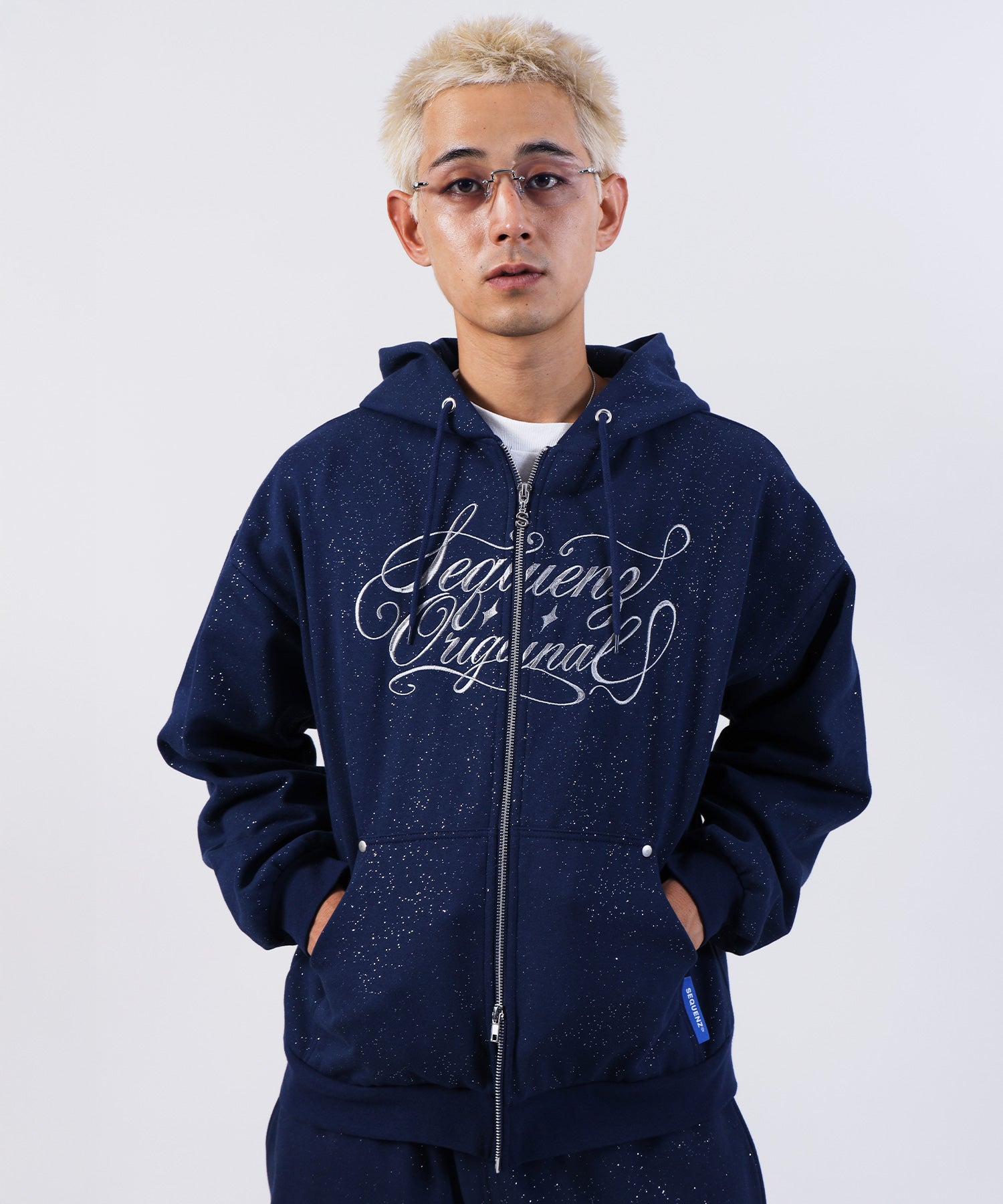 SEQUENZ（シークエンズ）】SQNZ LOGO GLITTER ZIP P/K / ジップ