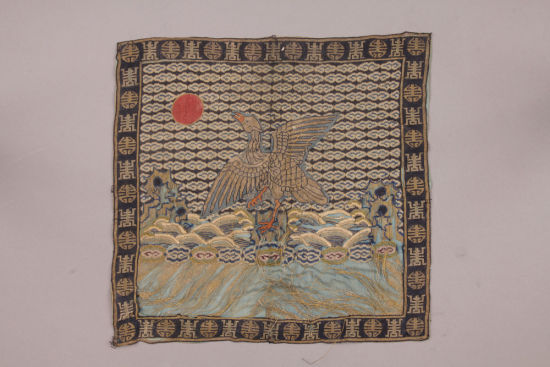 中国收藏网---新闻中心--馆藏清代飞鹤官服补子鉴赏（图）