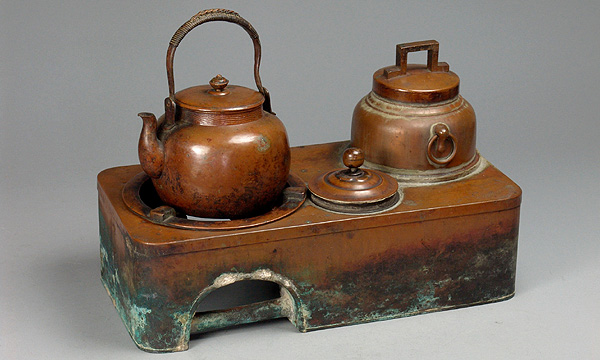 大山漢方堂薬局 所蔵 「薬缶五徳薬壷」古銅製三口