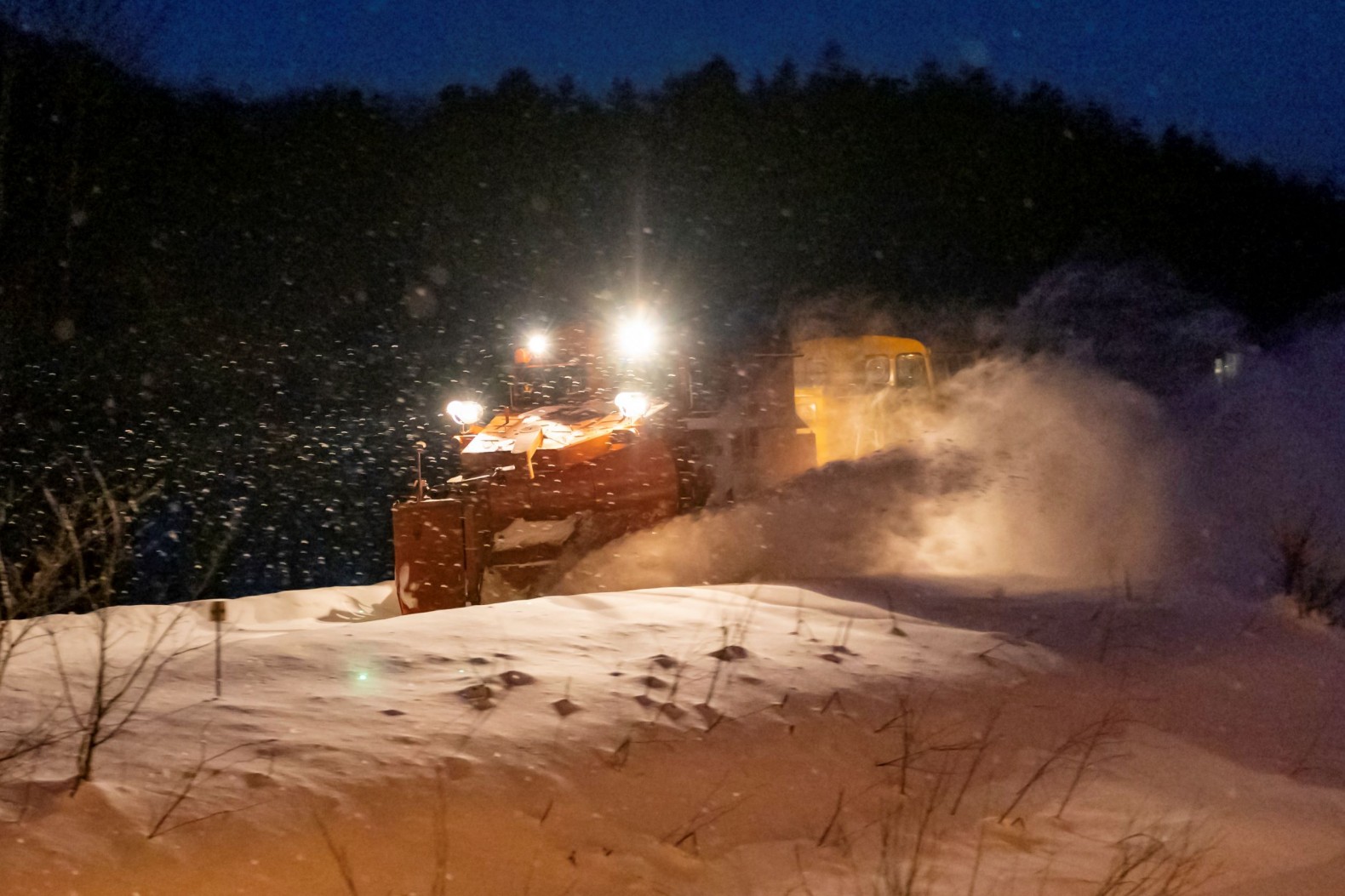 ラッセル車 雪を蹴散らし今年も大活躍！ – 長万部観光協会Blog