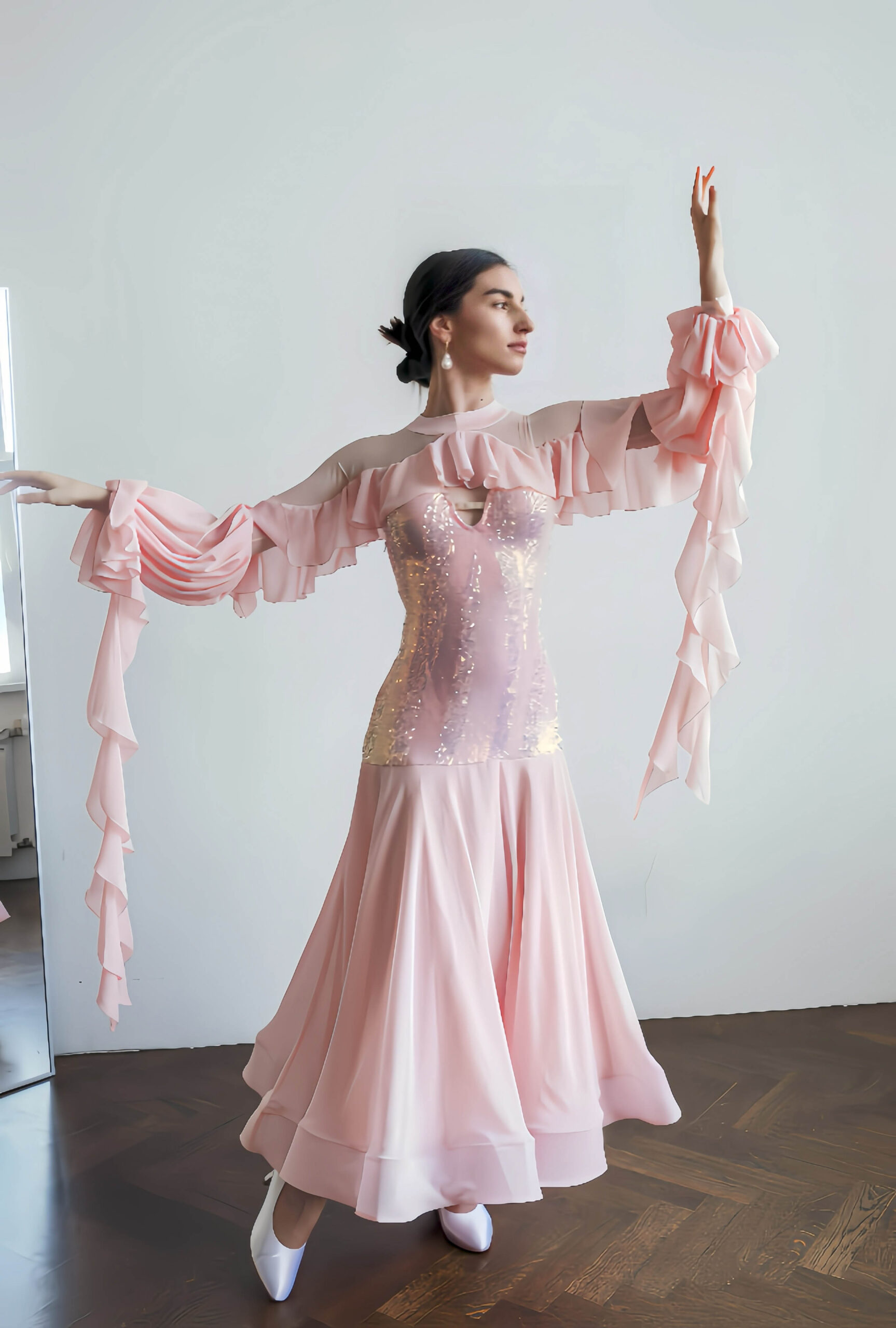 SK-ABF3 ロシア「プラクシス」のフリルとゆったりとした袖のデザインが