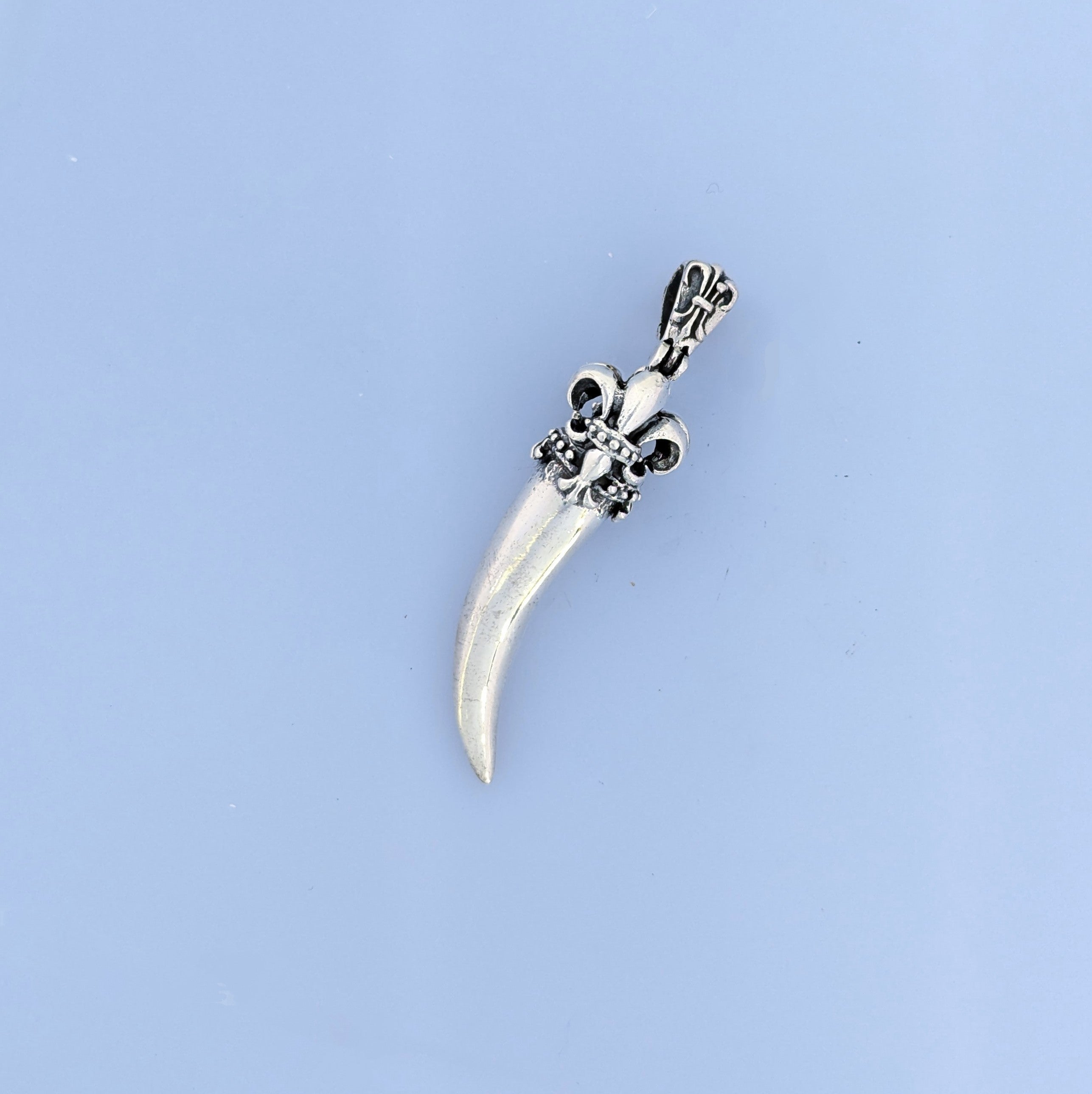 シルバー925ネックレストップ《Long rhino horn》 – ALZUNI ONLINE SHOP