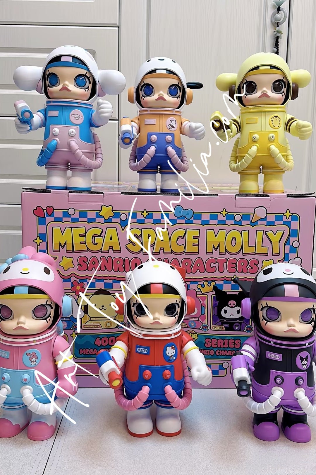 400% MEGA Space Molly 400% Sanrio Characters Series | POP MART