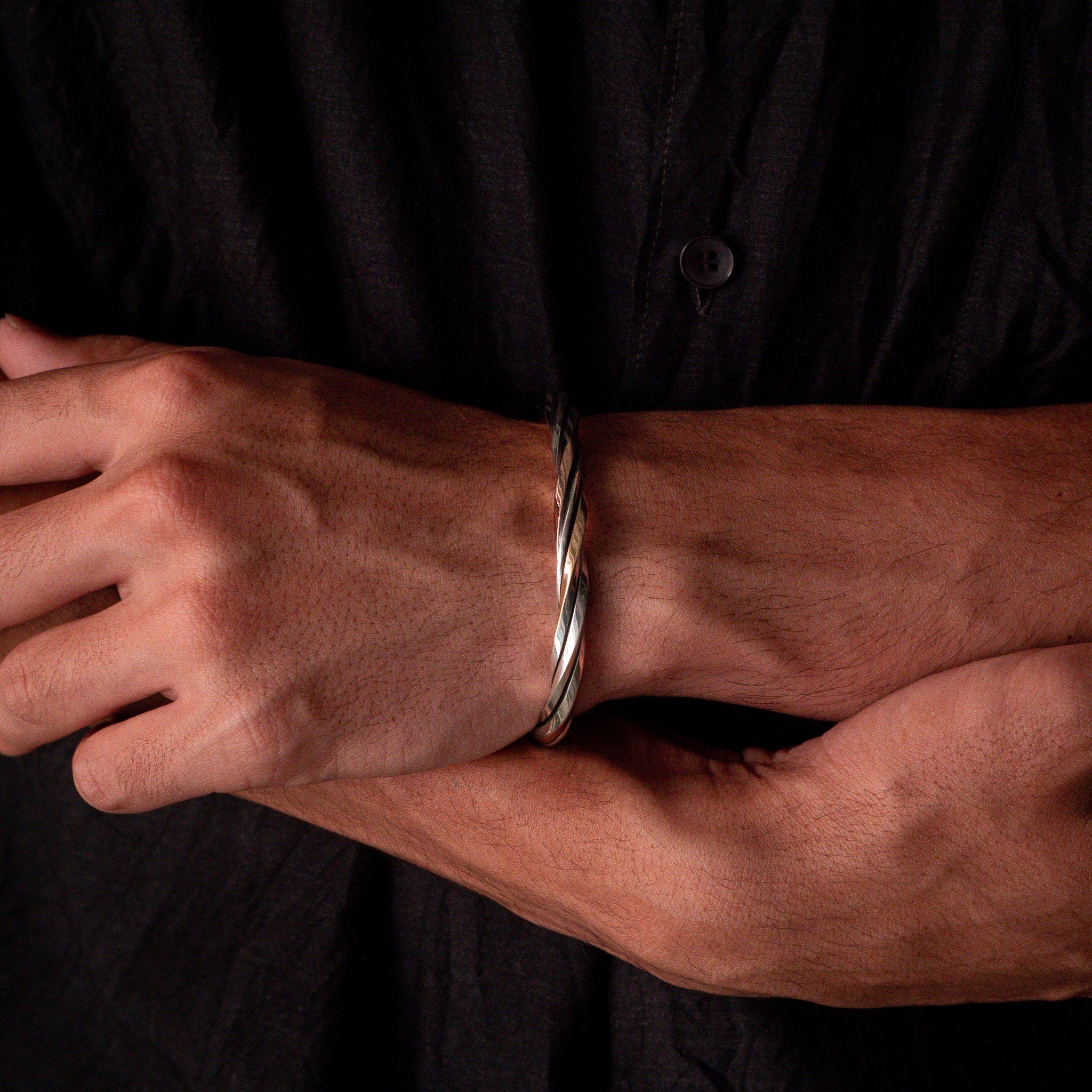 市松 – NATIVE – ⁡ K14×silver 3カラータガネねじりバングル ⁡ | Belluria