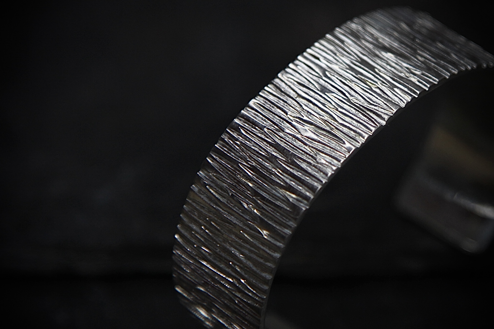 市松 – NATIVE – 鑽打バングル | Belluria