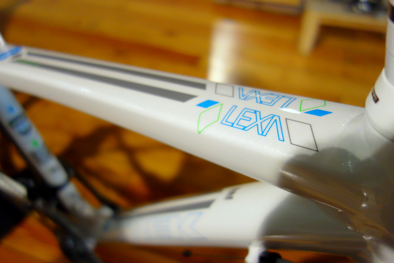 TREK(トレック) LEXA SLX 女性仕様のエントリーロードバイク | 奈良