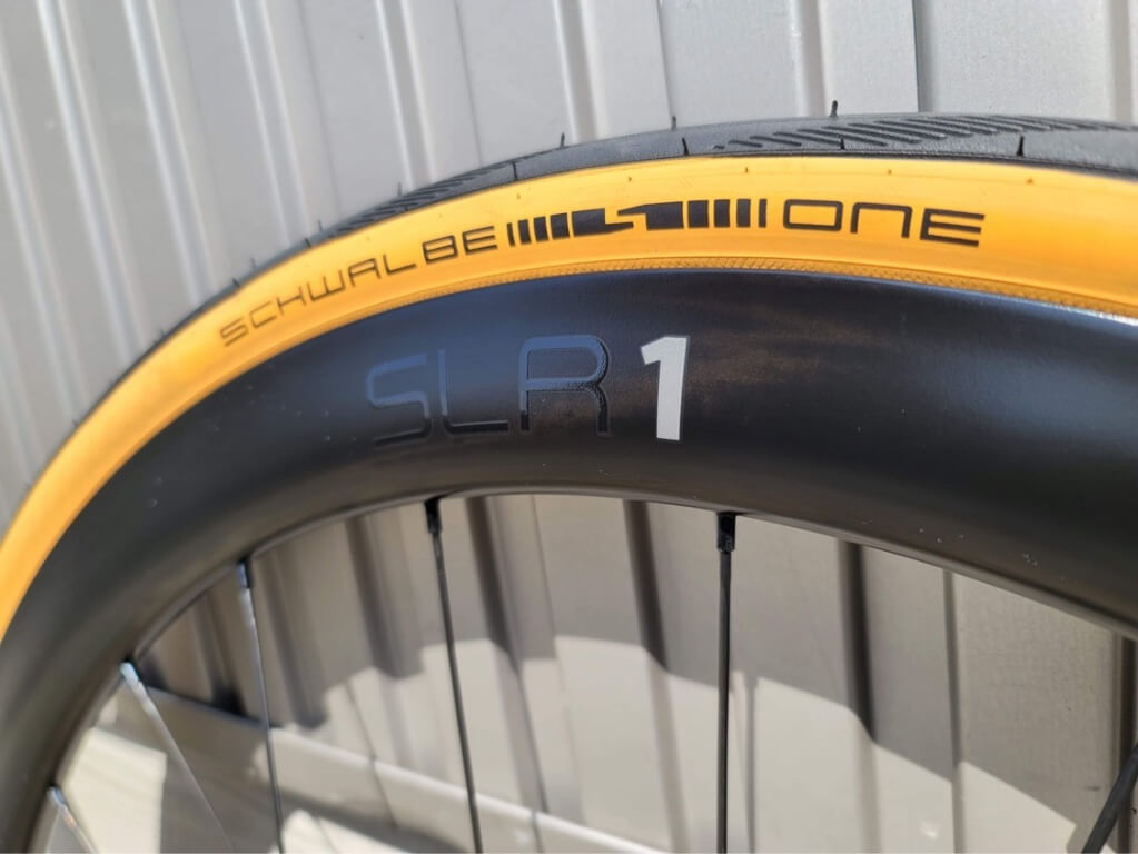 GIANTの独自テクノロジーを凝縮した軽量フックレスカーボンホイール