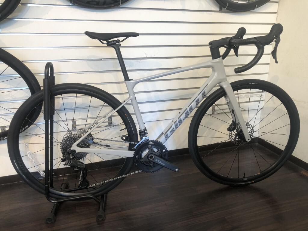 入荷速報 bikeport 横浜西口店 今季注目の新規グレードDefy Advanced 3