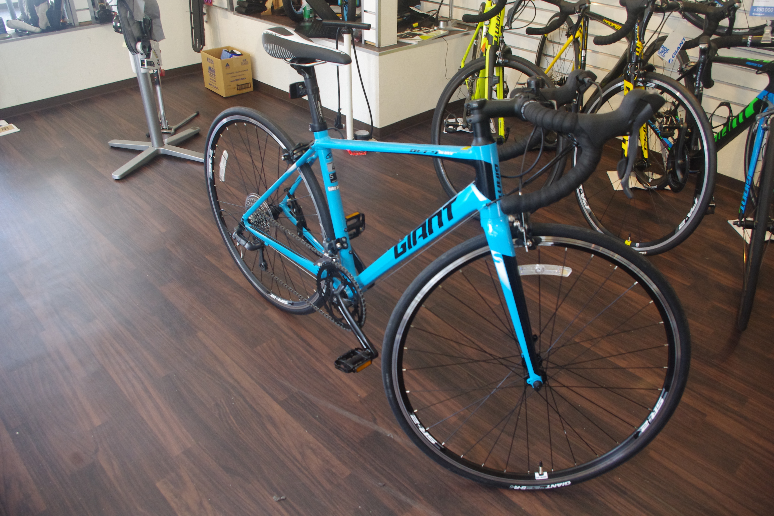 安定のエントリーロードバイク！！ GIANT DEFY4(ジャイアント