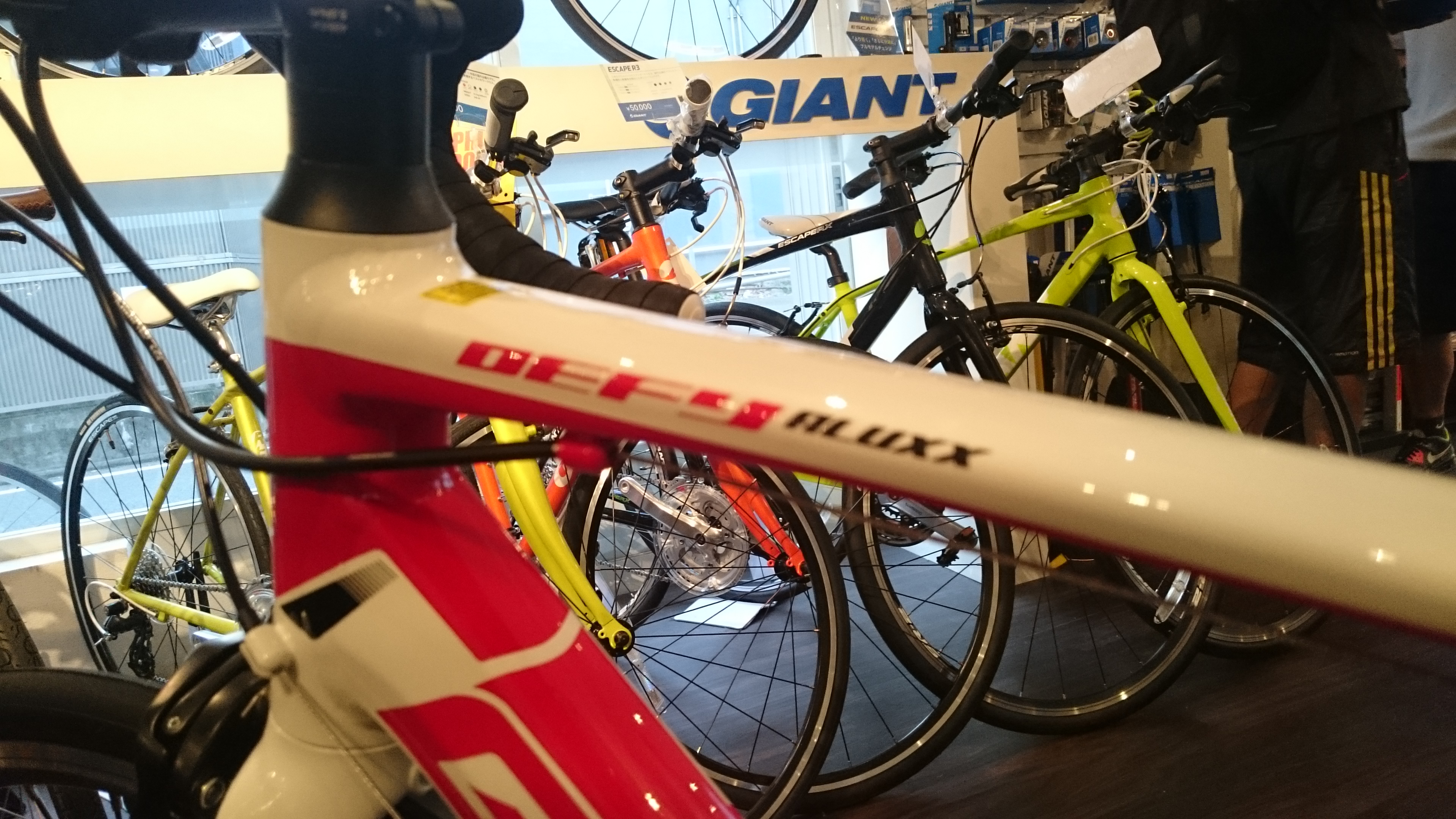 当店大好評！！御買得であります‼2016年ロードバイク GIANT DEFY3