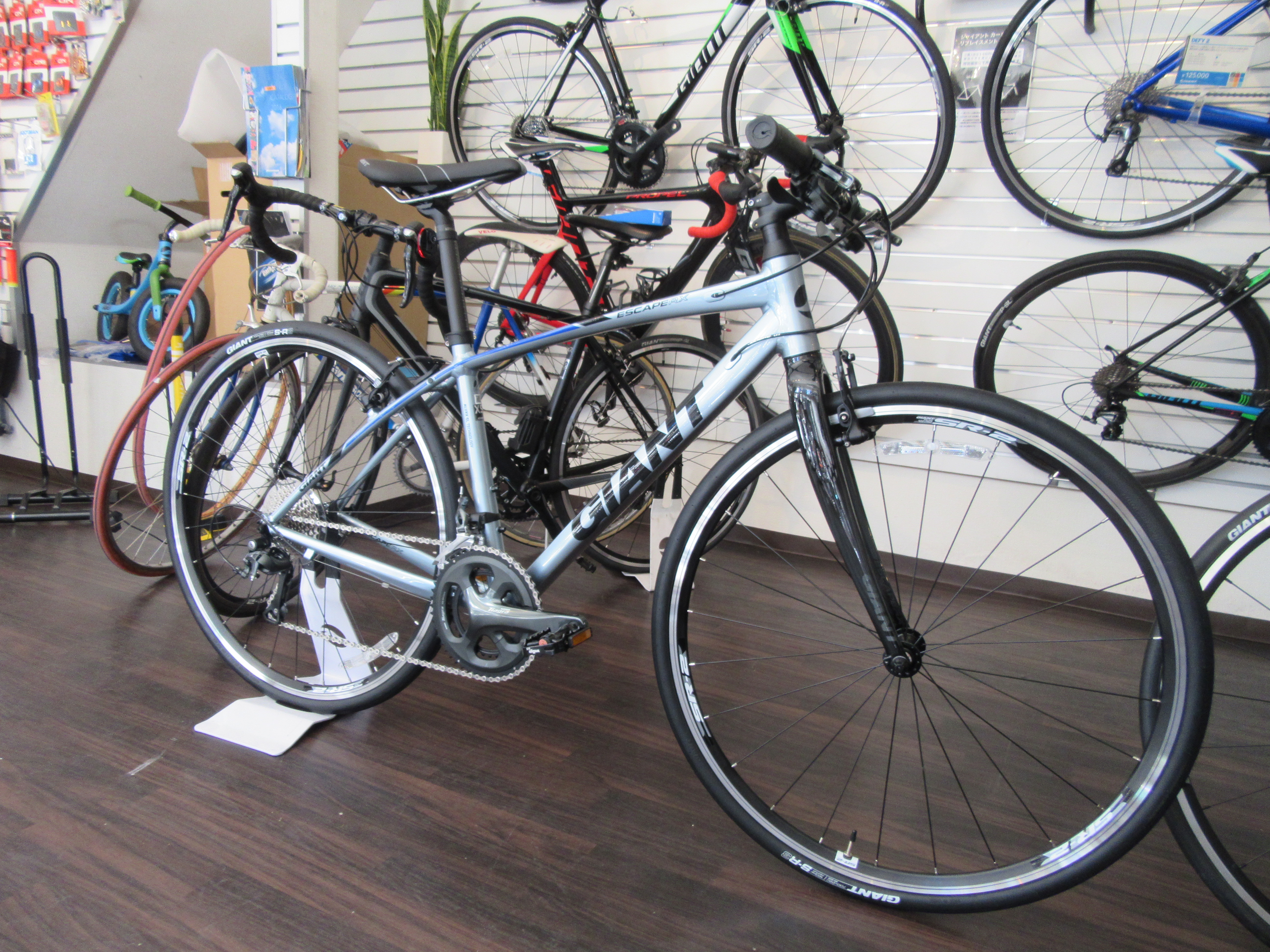 当店大好評モデル最上位グレード！！ 2017 ESCAPE RX1