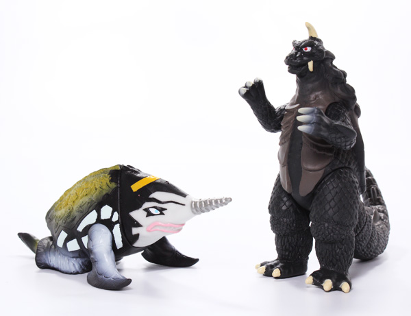 対決セット ゴメスとグビラ - スポンサー広告ウルトラマンのフィギュア