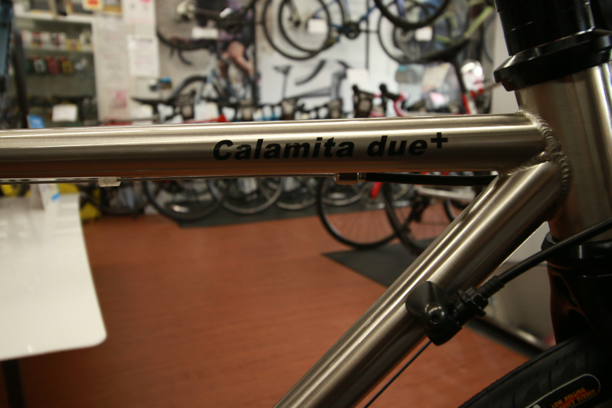 Calamita】細身のフレームに秘められた魅力！！【due＋】 - サンワ