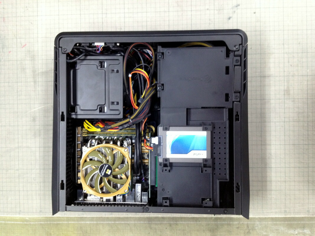 小型デスクトップケースに新たなる風！「SilverStone RAVEN RVZ01