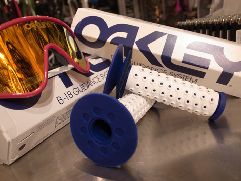 W-BASE RIDER & OAKLEY | W-BASE | BMX, PISTバイクを扱う自転車専門