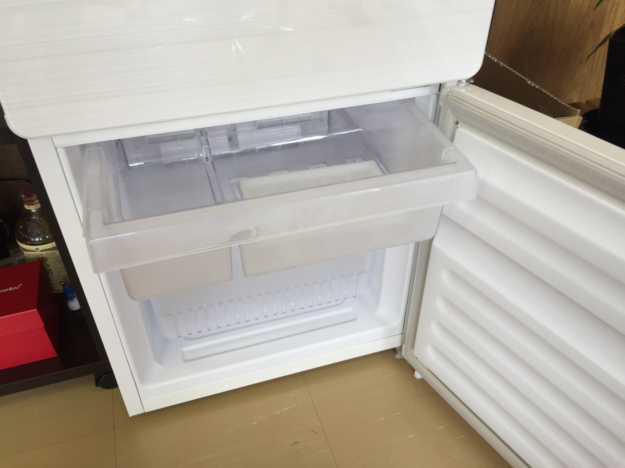 コスパ良し、デザイン良し、国産メーカーの冷蔵庫（ファン式）が事務所