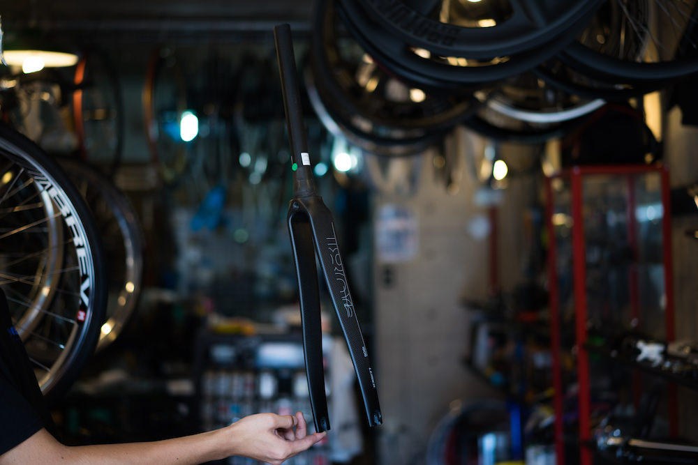 LEADER®︎純正フルカーボンフォークが入荷決定。 | ブローチャーズ