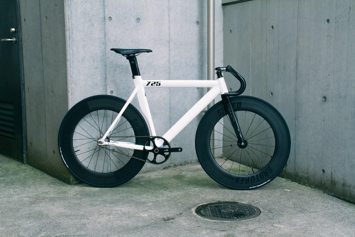 CLASSIC IS THE BEST. | ブローチャーズ - BROTURES ONLINE STORE