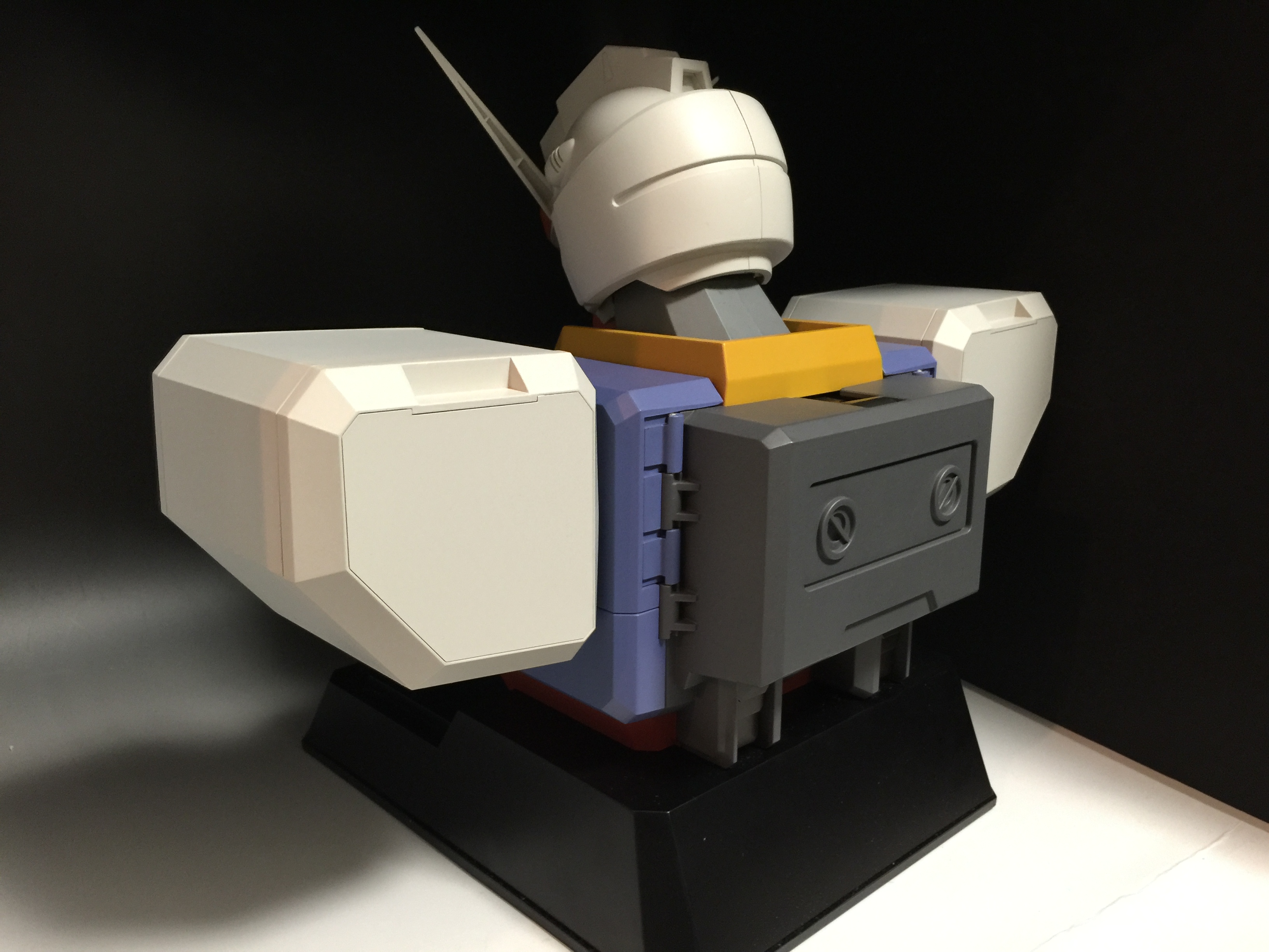 MFセレクションガンダム胸像型ディスプレイケース!かっこいい画像