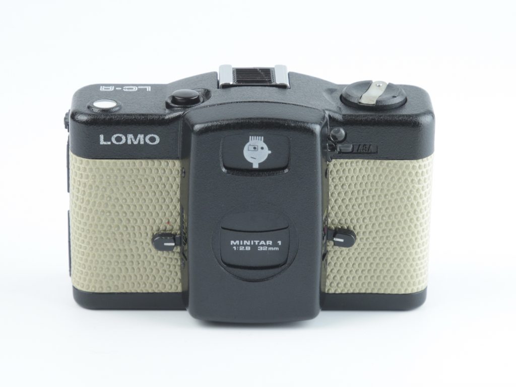 LOMO LC-A その1 フィルムの入れ方 – camera world by saisyokukenbi