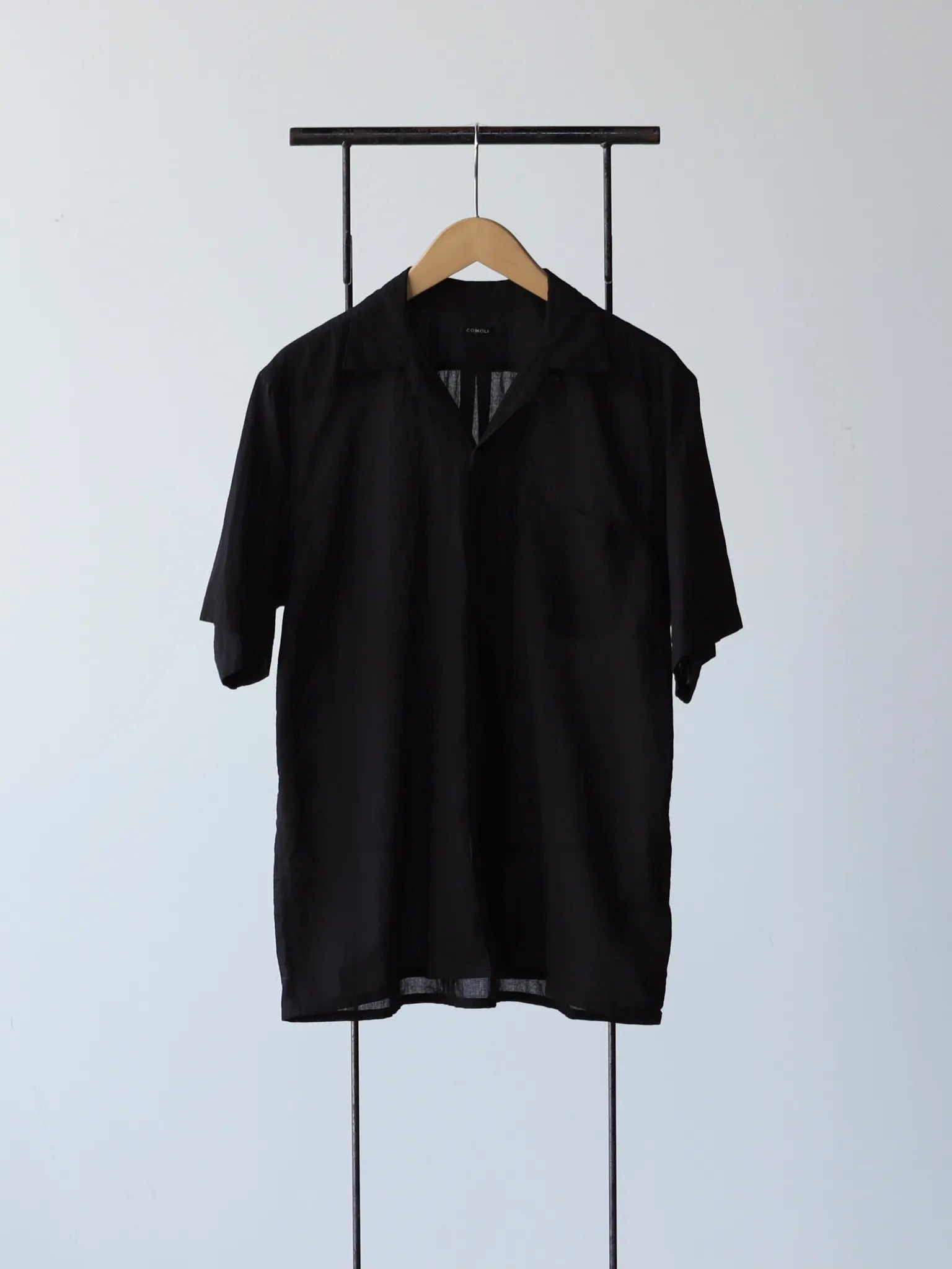COMOLI KHADIコットン 半袖オープンカラーシャツ BLACK | CASANOVA&CO