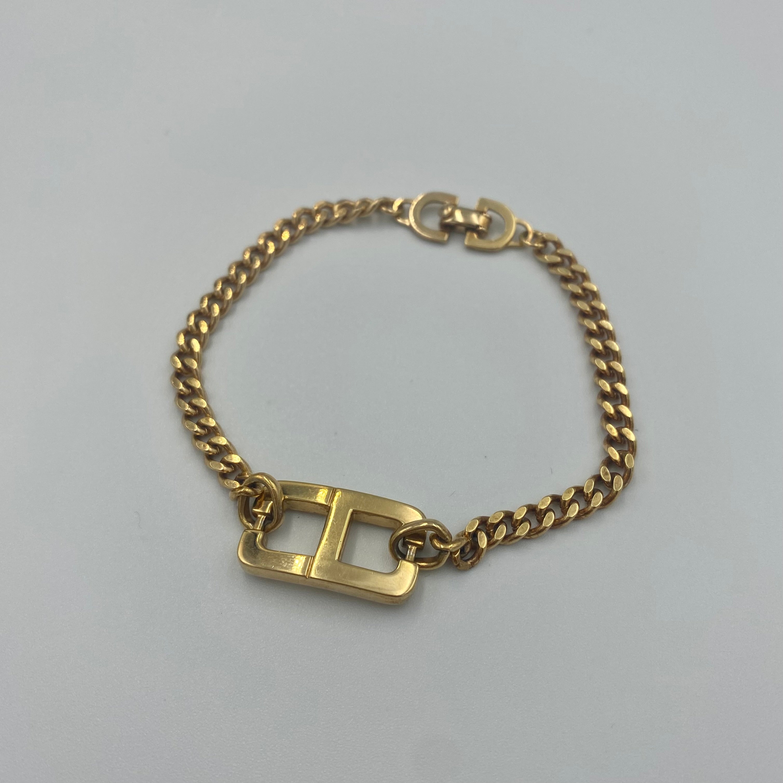 E8F817BA-EA5B-40A7-8BB1-