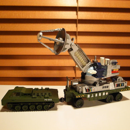 海洋堂 特撮リボルテック メーサー殺獣光線車 - エスムスザイン es