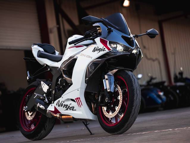 2025 Kawasaki Ninja® ZX™-6R | Woods Cycle Country