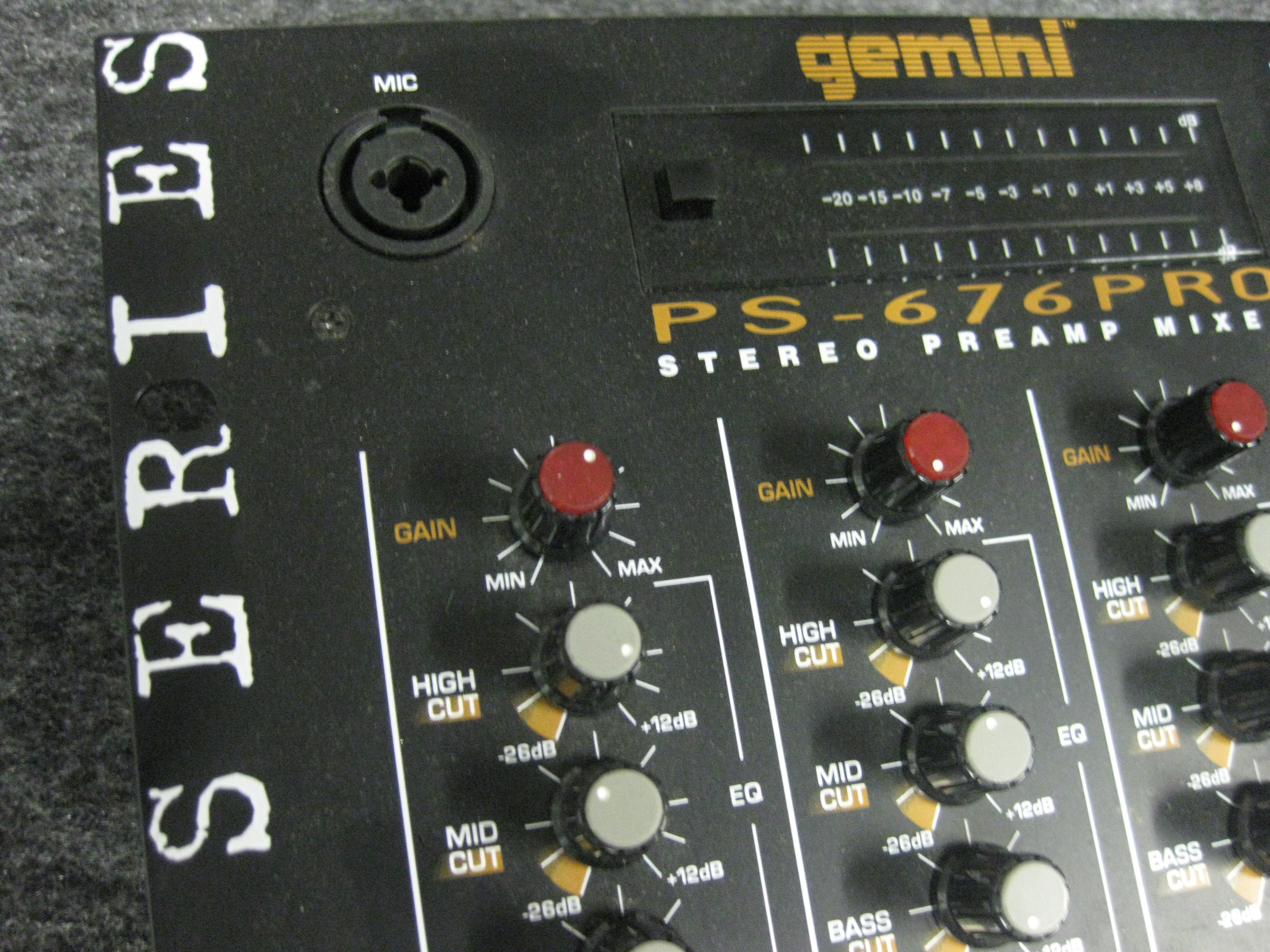 gemini PS-676 PRO Stereo Rack Mixer W/ Digital Sampler | Center