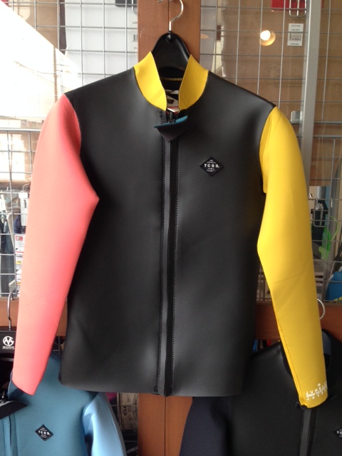 TCSSからタッパーやベストが入荷いたしました。 │ CLOVER SURF&SPORTS