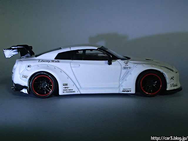 半年待って手に入れたMINI GTの1/64LB-WORKS Nissan R35GT-Rの、今度は