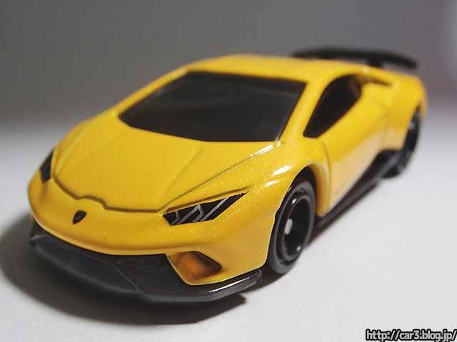 トミカのランボルギーニ・ウラカン・ペルフォルマンテの初回特別仕様は