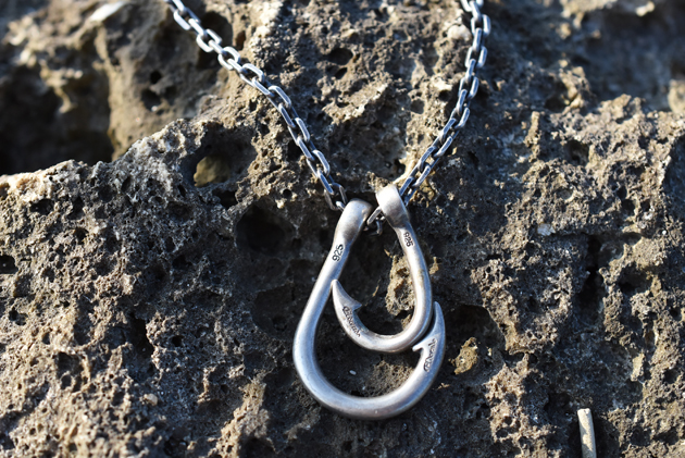 小細工無し！釣り人のための釣り針ネックレスは誕生日やクリスマス、父