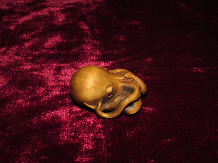 香港根付—柘植細工彫タコ – 株式会社 明月