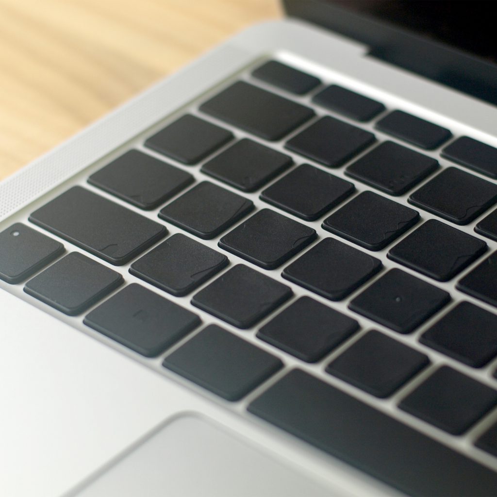 ブラックアウトステッカー 2020年型MacBook Air 対応モデルを発売しま