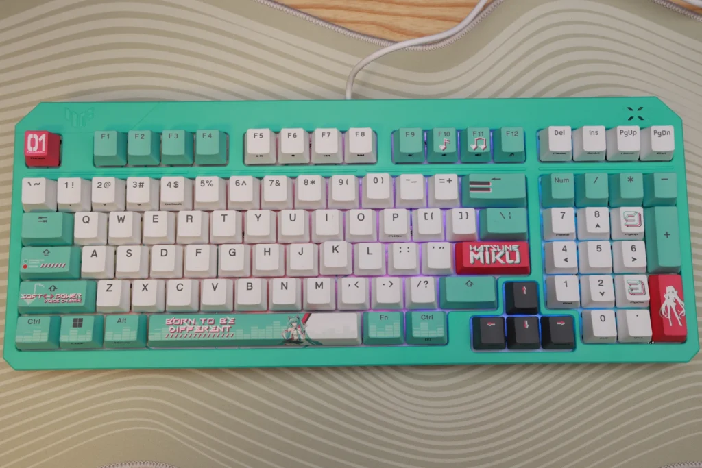 TUF Gaming 初音ミクコラボモデル（キーボード・マウス・マウスパッド