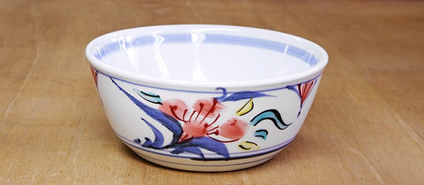 砥部焼 西岡工房 中鉢（花朱絵）【和食器通販e-tobeyaki.com】