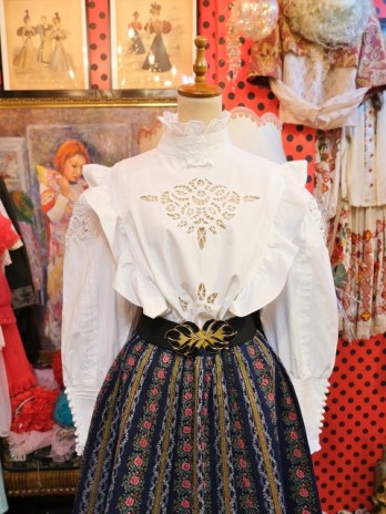 ヨーロッパ古着ヴィンテージレースフリル白ブラウス | 大阪・阿部野の