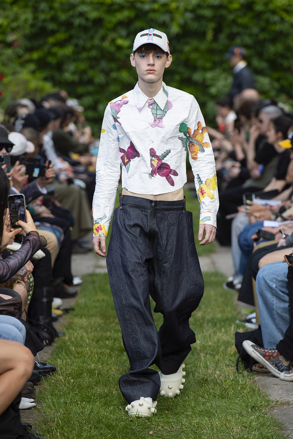 G-STARとウォルター・ヴァン・ベイレンドンクが実験的なカプセル