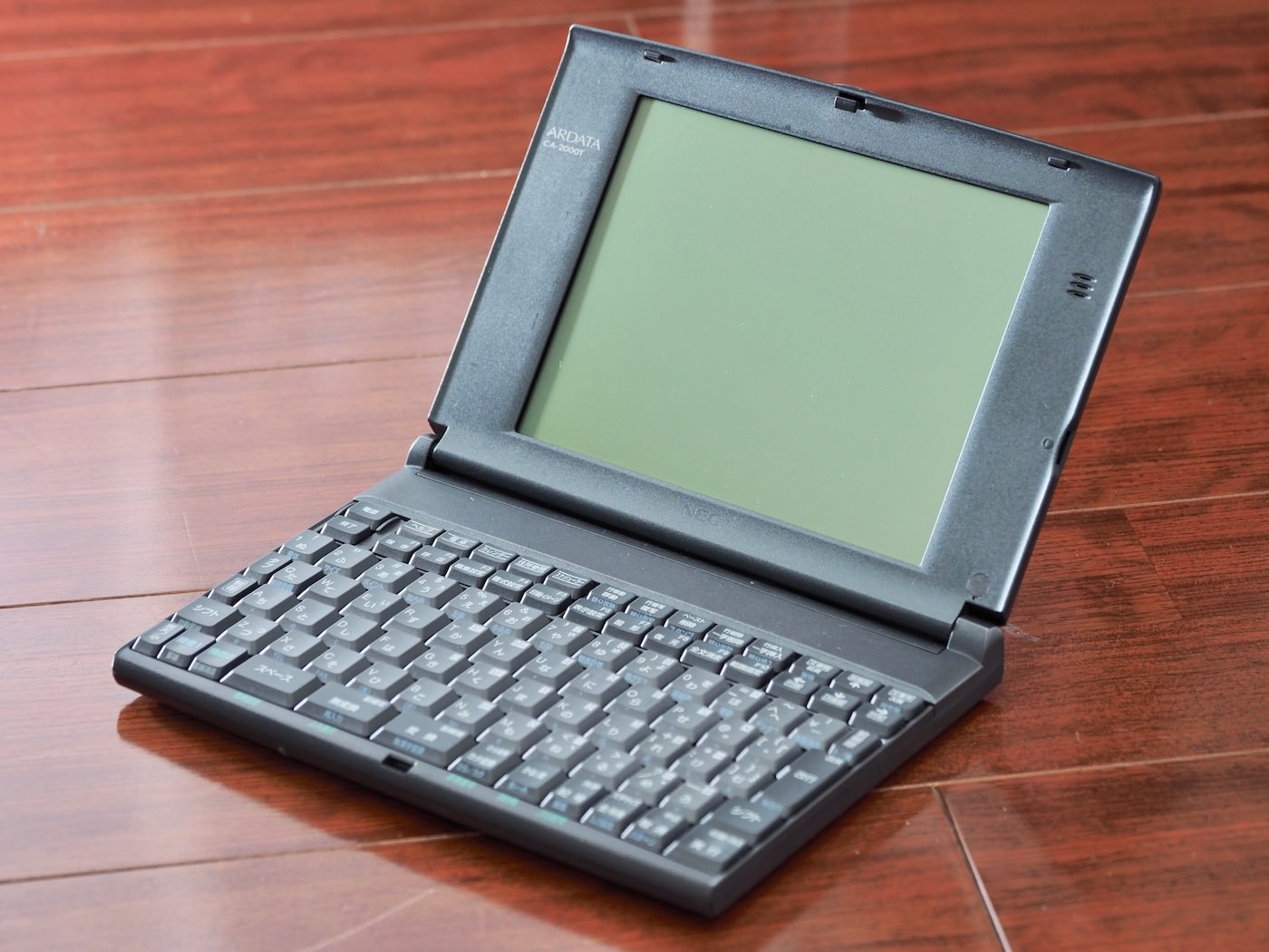 1997年発売のモバイルワープロ・ARDATA（アルデータ） CA-2000Tを誤っ