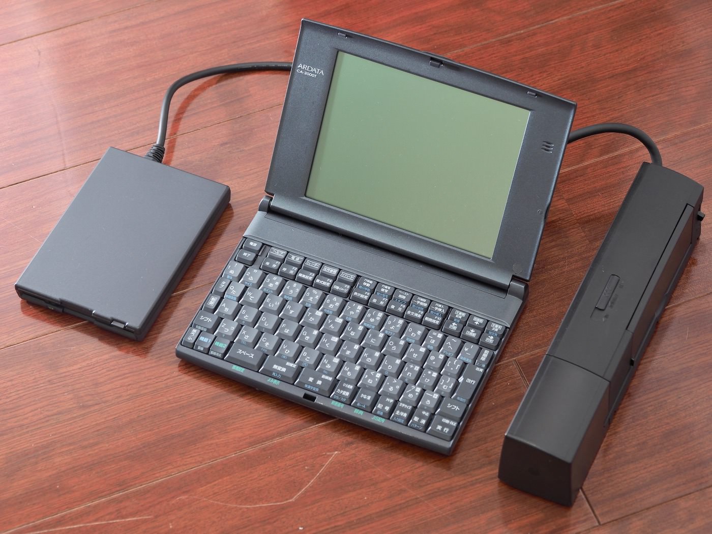 1997年発売のモバイルワープロ・ARDATA（アルデータ） CA-2000Tを誤っ