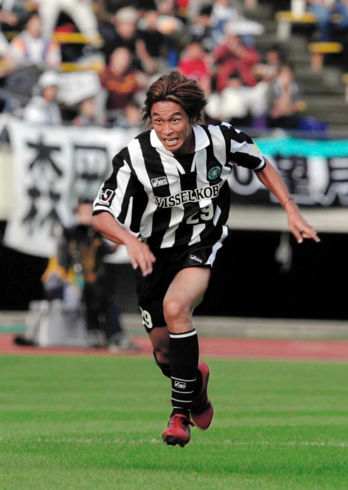 せかくら」登場の元サッカー日本代表 ゆるふわ茶髪で印象激変にネット