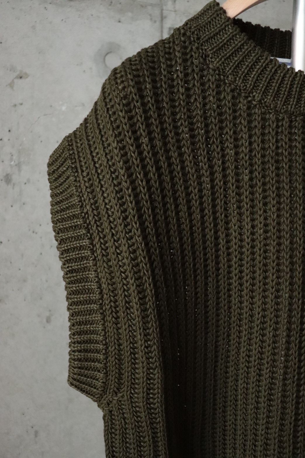 Cristaseya for IDEAL – LINEN RIBBED 3YARN SWEATER&GILET | IDEAL